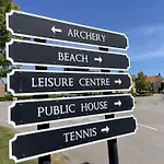 Baileys House - Part Of The The Bay Village With Pool, Gym And Direct Access, Pub, Restaurant, Tennis And Meadows Walks *