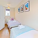 Baileys House - Part Of The The Bay Village With Pool, Gym And Direct Access, Pub, Restaurant, Tennis And Meadows Walks
