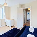 Baileys House - Part Of The The Bay Village With Pool, Gym And Direct Access, Pub, Restaurant, Tennis And Meadows Walks *