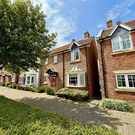 Baileys House - Part Of The The Bay Village With Pool, Gym And Direct Access, Pub, Restaurant, Tennis And Meadows Walks *