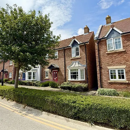 Дом отдыха Baileys House - Part Of The The Bay Village With Pool, Gym And Direct Access, Pub, Restaurant, Tennis And Meadows Walks