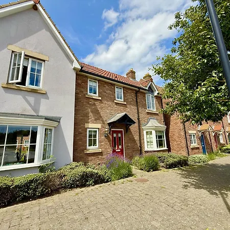 Baileys House - Part Of The The Bay Filey Village With Pool, Gym And Direct Access, Pub, Restaurant, Tennis And Meadows Walks * Reighton