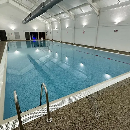 Дом отдыха Baileys House - Part Of The The Bay Village With Pool, Gym And Direct Access, Pub, Restaurant, Tennis And Meadows Walks