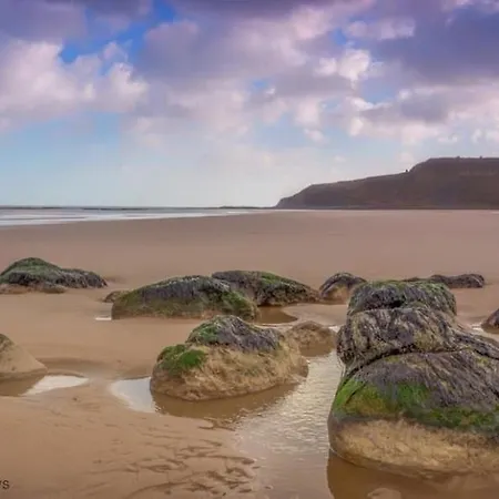 Baileys House - Part Of The The Bay Filey Village With Pool, Gym And Direct Access, Pub, Restaurant, Tennis And Meadows Walks Reighton