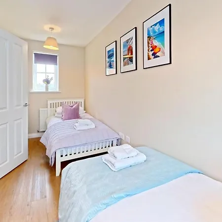 Baileys House - Part Of The The Bay Village With Pool, Gym And Direct Access, Pub, Restaurant, Tennis And Meadows Walks