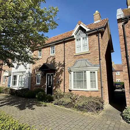 Baileys House - Part Of The The Bay Village With Pool, Gym And Direct Access, Pub, Restaurant, Tennis And Meadows Walks
