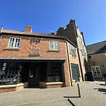 Baileys House - Part Of The The Bay Village With Pool, Gym And Direct Access, Pub, Restaurant, Tennis And Meadows Walks *